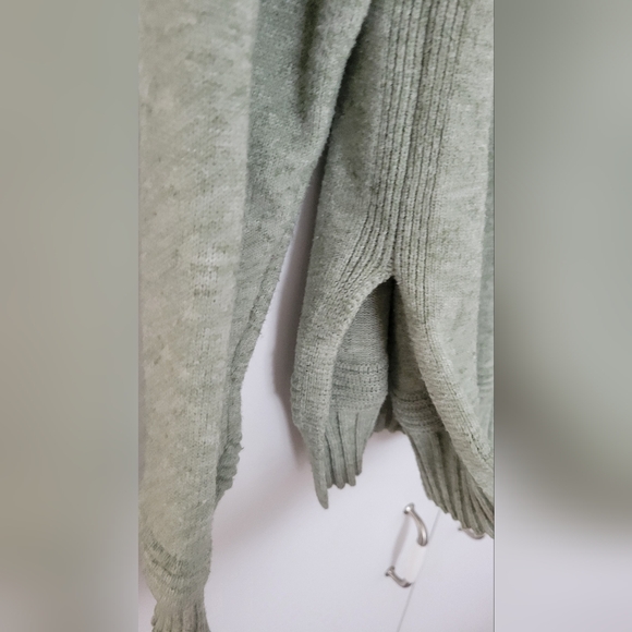 Women's sweater - Picture 3 of 5